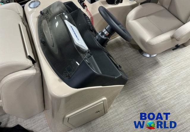 Premier Pontoons Navigator 220