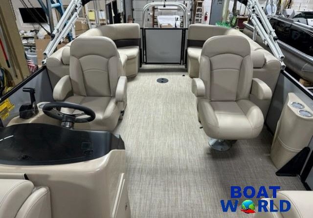 Premier Pontoons Navigator 220