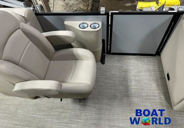 Premier Pontoons Navigator 220
