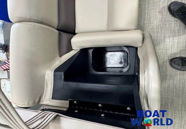 Premier Pontoons Navigator 220