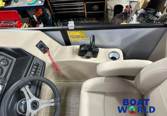 Premier Pontoons Navigator 220