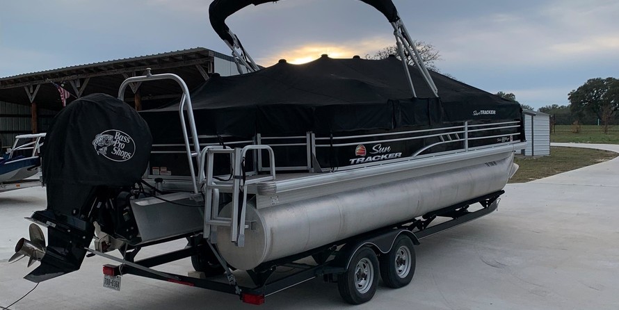 Sun Tracker Fishin Barge 22 DLX