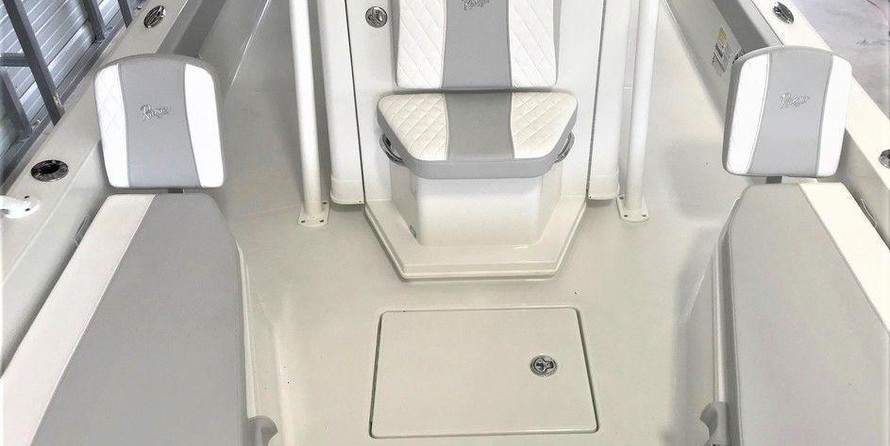 Ranger boats 2400 bay