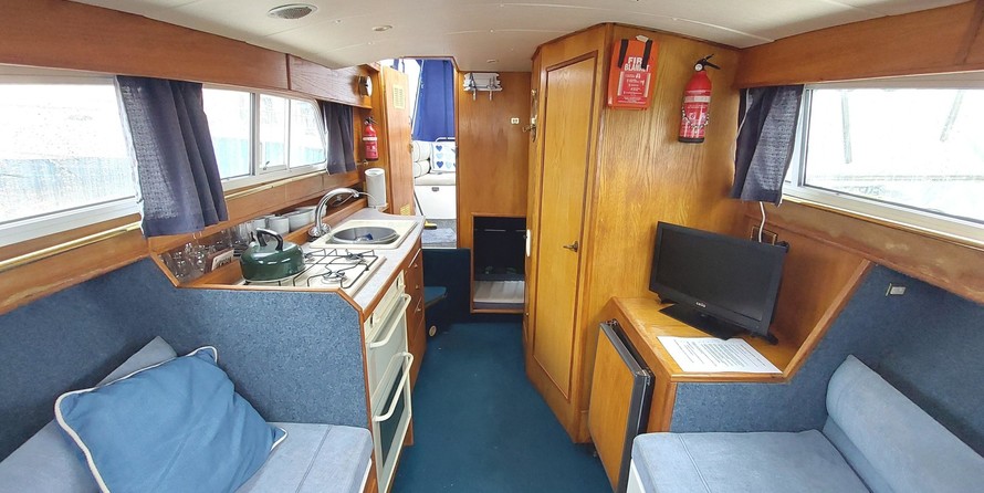 Amber boats amsterdam cruiser style wide beam barge