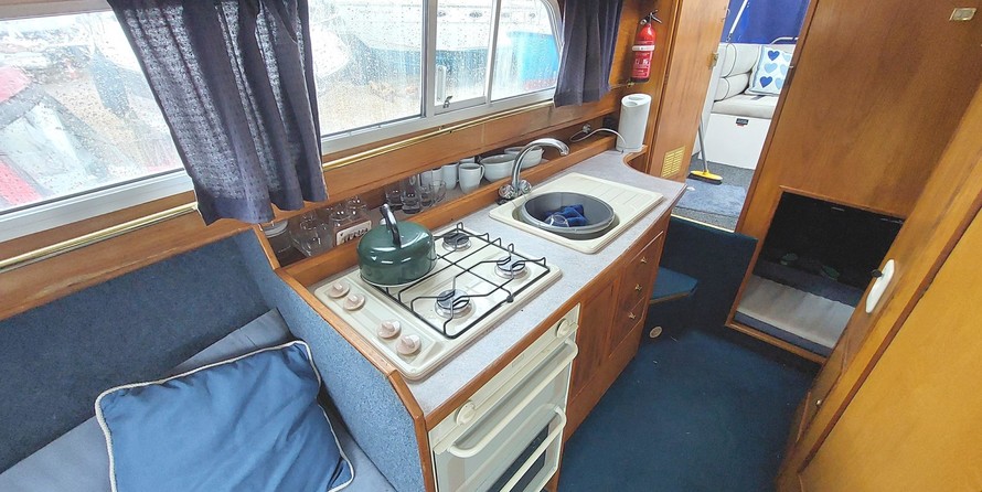 Amber boats amsterdam cruiser style wide beam barge