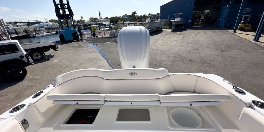 Sea Ray hunt ultra 211