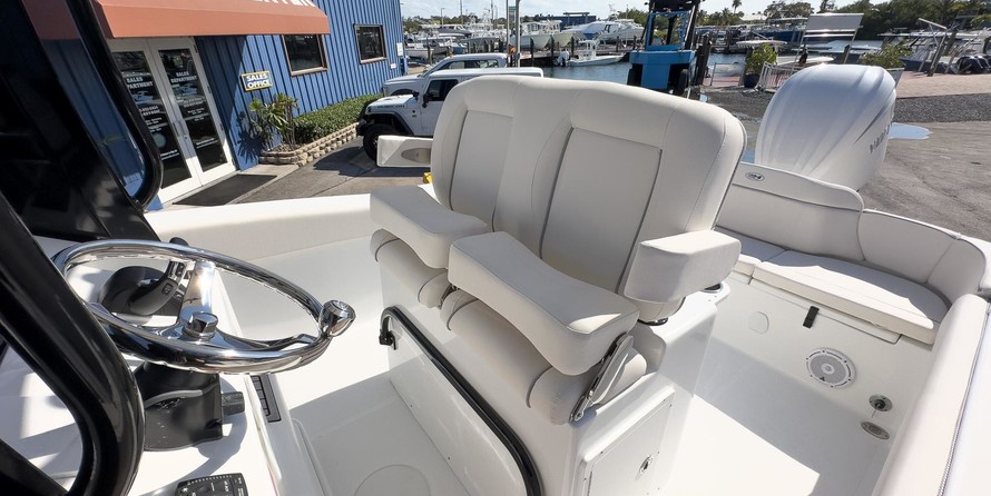 Sea Ray hunt ultra 211