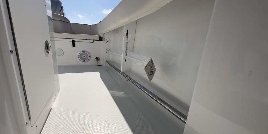 Sea Ray hunt ultra 211