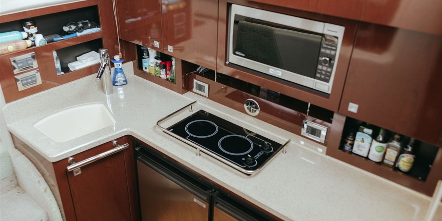 Sea Ray 390 Sedan Bridge