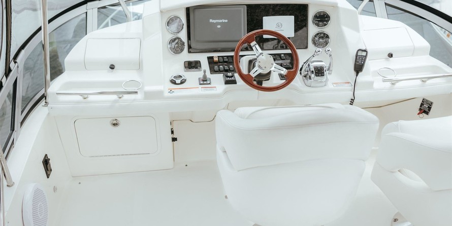 Sea Ray 390 Sedan Bridge