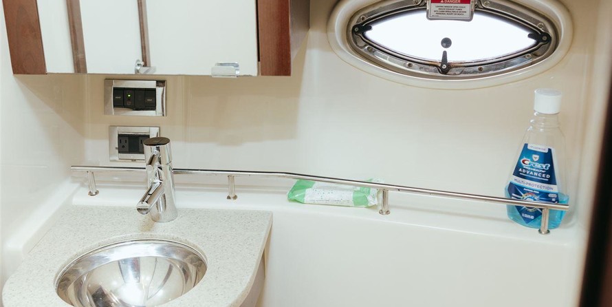 Sea Ray 390 Sedan Bridge