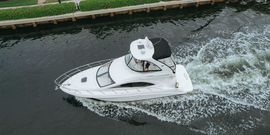 Sea Ray 390 Sedan Bridge