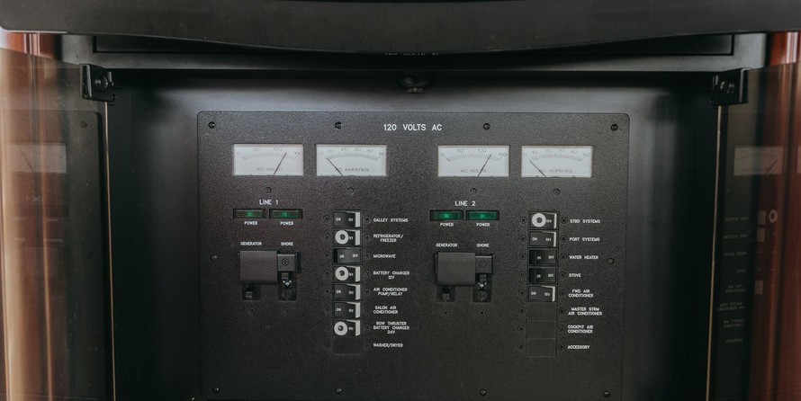 Sea Ray 390 Sedan Bridge