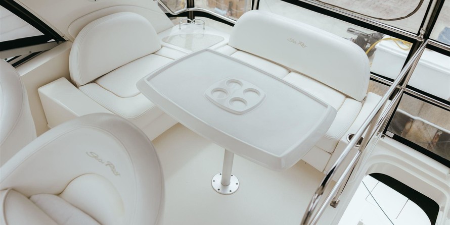 Sea Ray 390 Sedan Bridge
