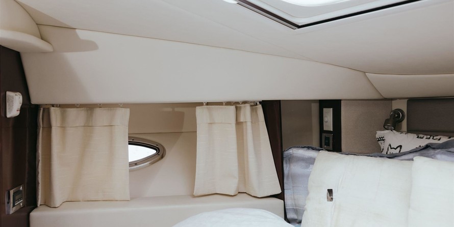 Sea Ray 390 Sedan Bridge