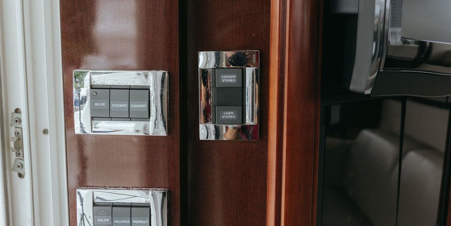 Sea Ray 390 Sedan Bridge