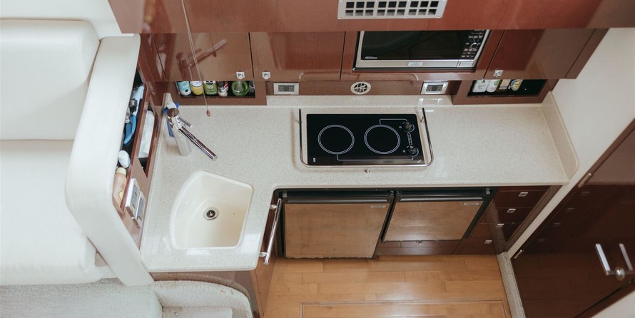 Sea Ray 390 Sedan Bridge