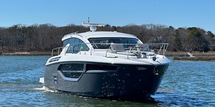 Cruisers Yachts 42 Cantius