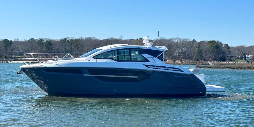 Cruisers Yachts 42 Cantius