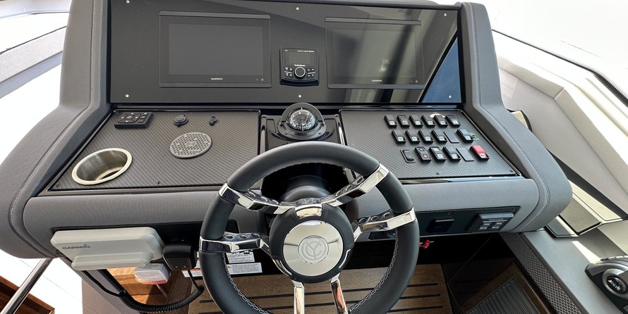 Cruisers Yachts 42 Cantius