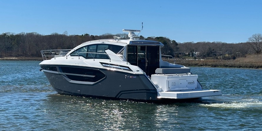Cruisers Yachts 42 Cantius