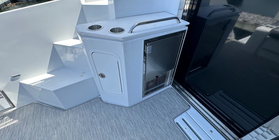 Cruisers Yachts 42 Cantius