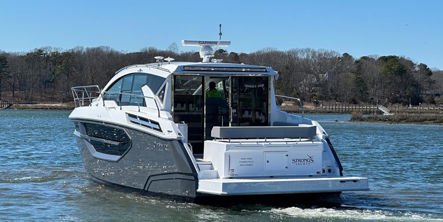 Cruisers Yachts 42 Cantius