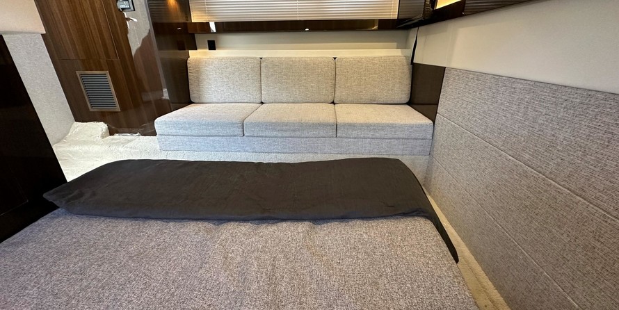 Cruisers Yachts 42 Cantius