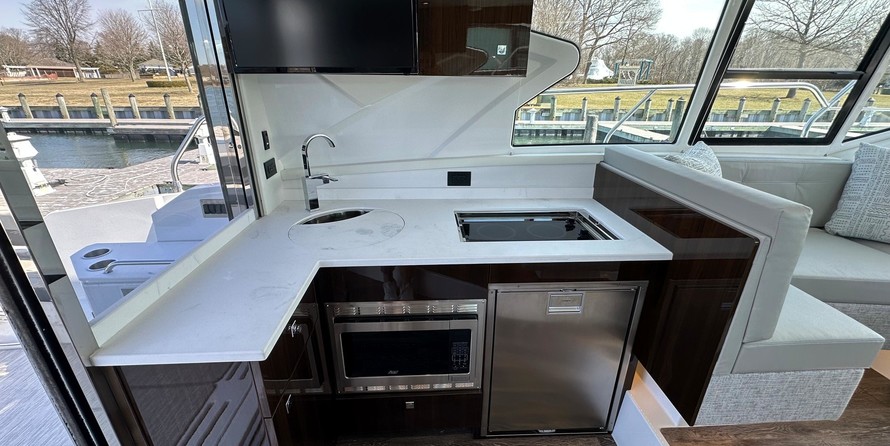 Cruisers Yachts 42 Cantius