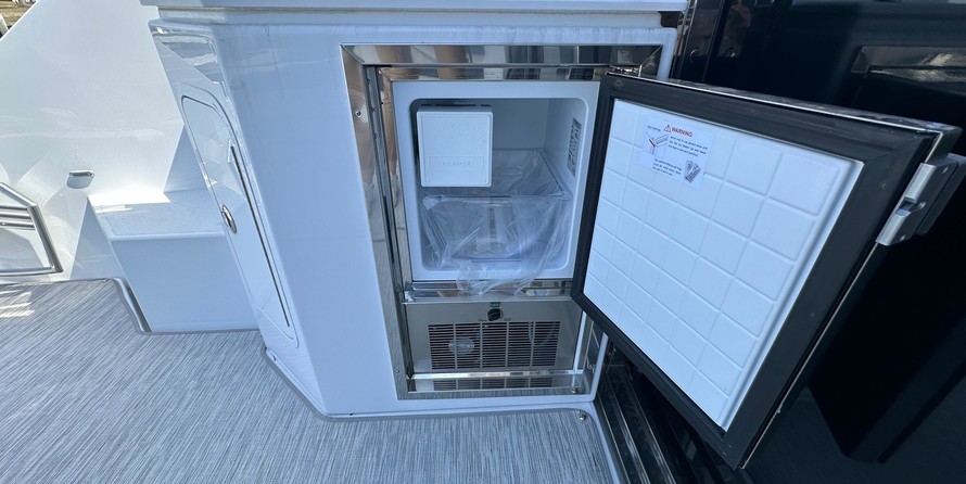 Cruisers Yachts 42 Cantius