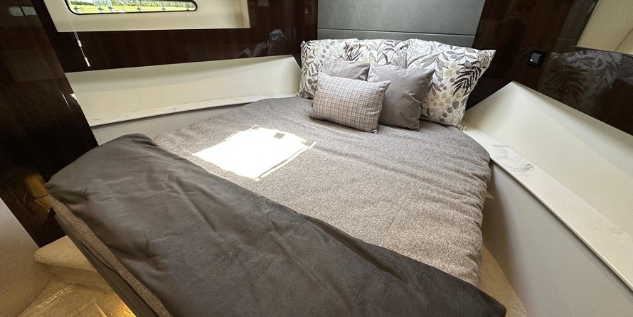 Cruisers Yachts 42 Cantius