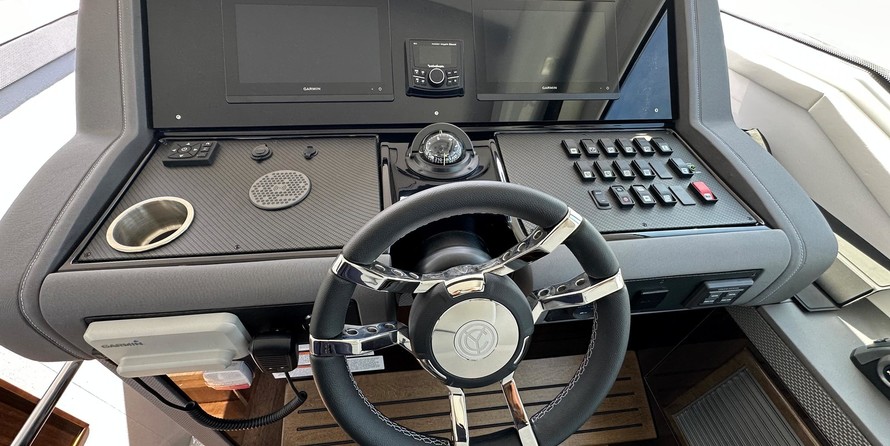 Cruisers Yachts 42 Cantius