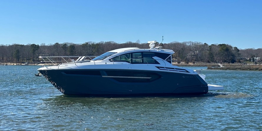 Cruisers Yachts 42 Cantius