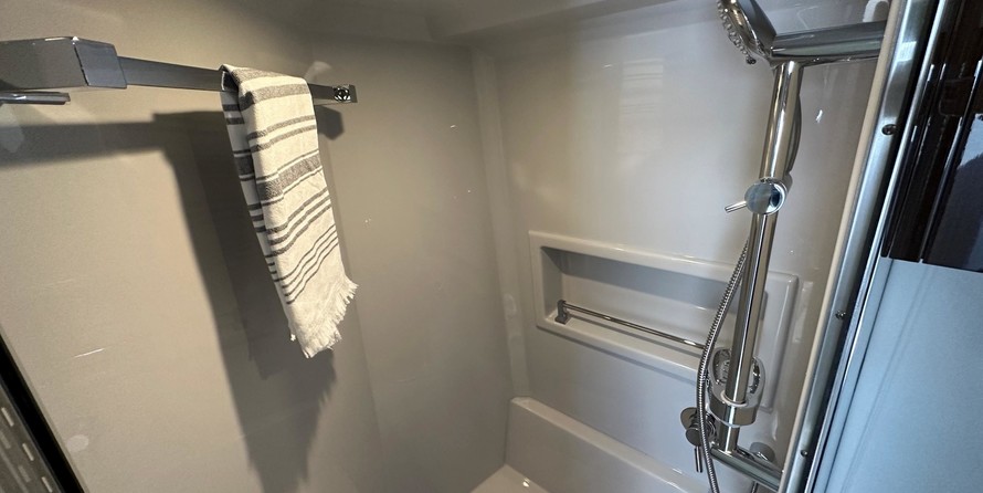 Cruisers Yachts 42 Cantius