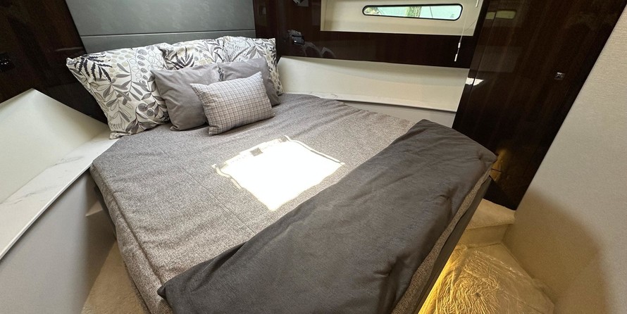 Cruisers Yachts 42 Cantius