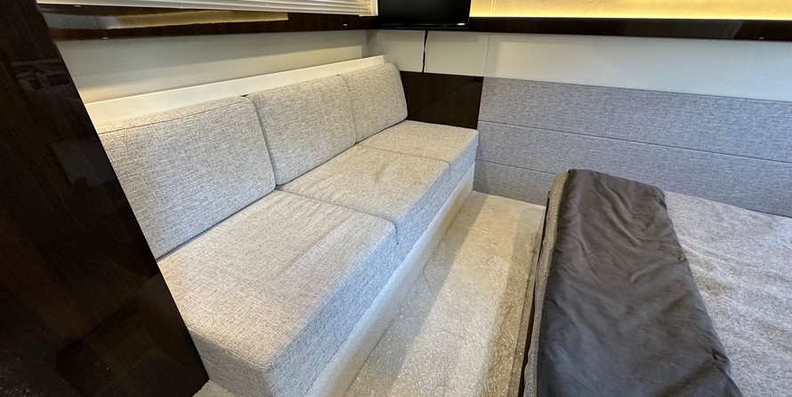 Cruisers Yachts 42 Cantius