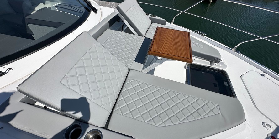 Cruisers Yachts 42 Cantius