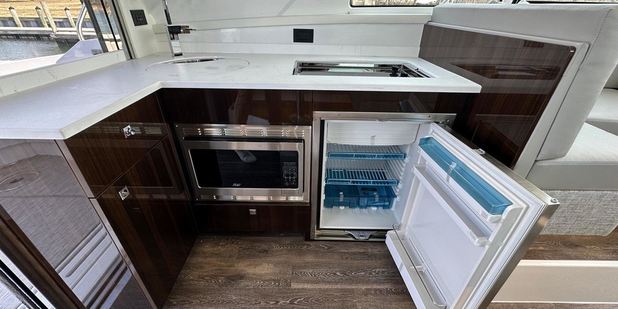 Cruisers Yachts 42 Cantius