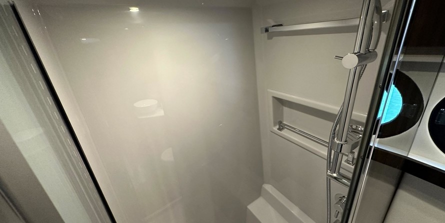 Cruisers Yachts 42 Cantius