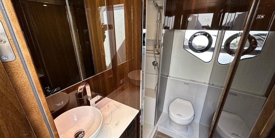 Cruisers Yachts 42 Cantius