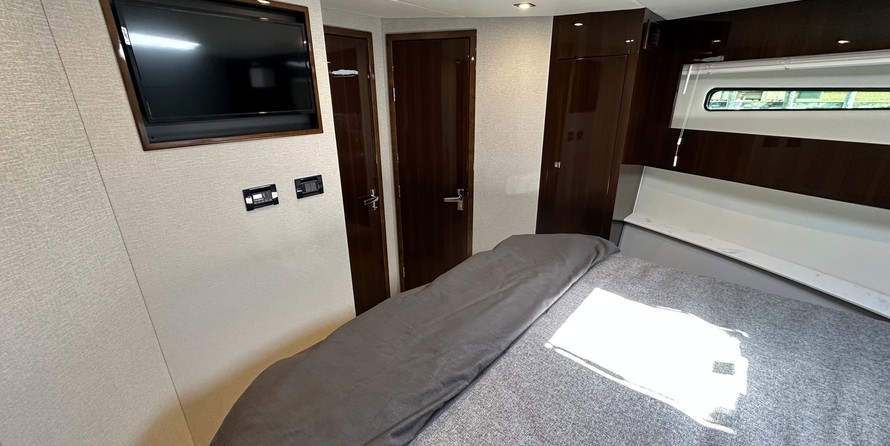 Cruisers Yachts 42 Cantius