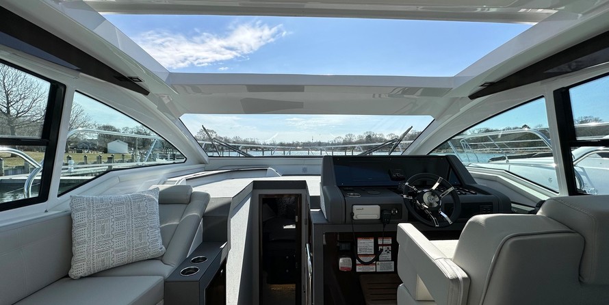 Cruisers Yachts 42 Cantius