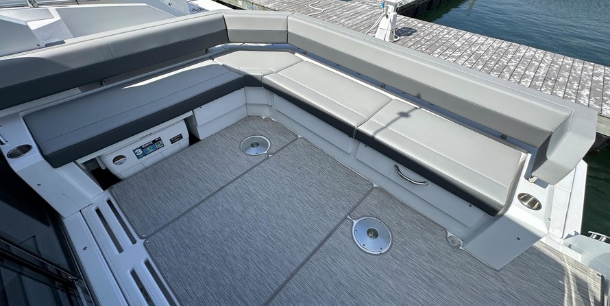 Cruisers Yachts 42 Cantius