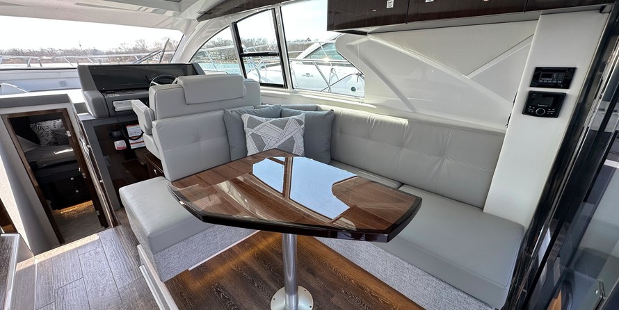 Cruisers Yachts 42 Cantius