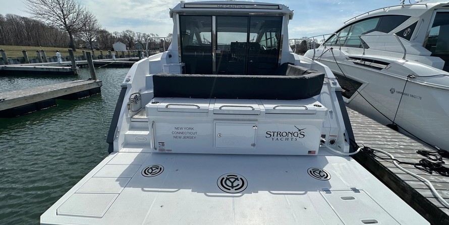 Cruisers Yachts 42 Cantius