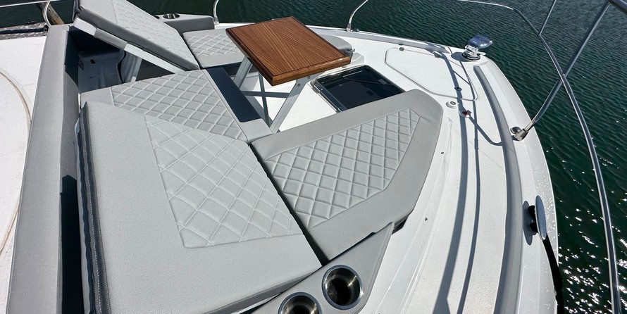 Cruisers Yachts 42 Cantius