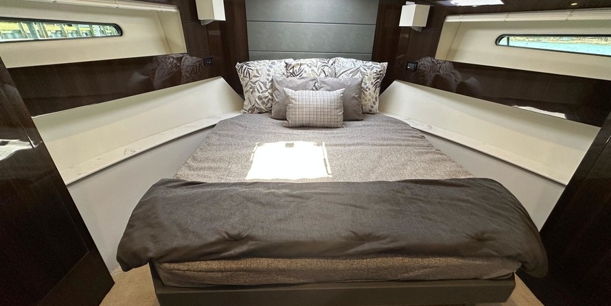 Cruisers Yachts 42 Cantius