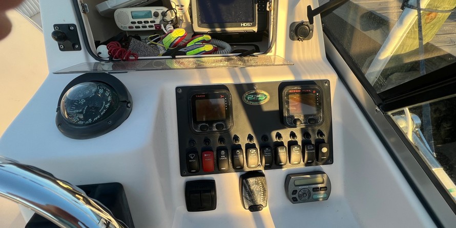 Grady-White Freedom 225