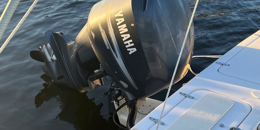 Grady-White Freedom 225