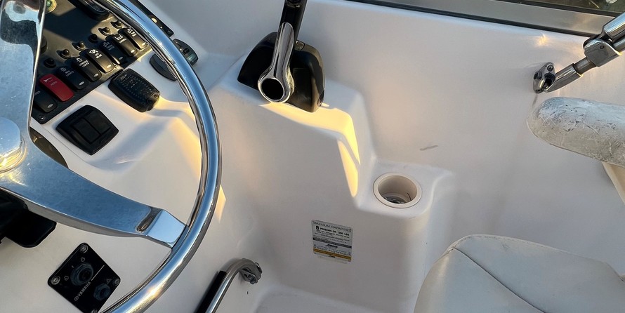 Grady-White Freedom 225